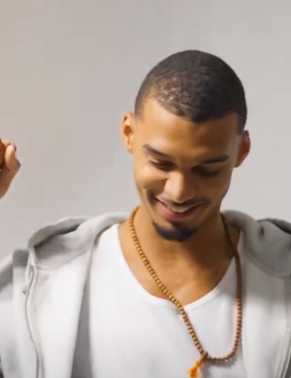 文班亚马最年轻DPOY文班亚马刚刚22岁就拿DPOY，还是历史首位全票、最年轻，