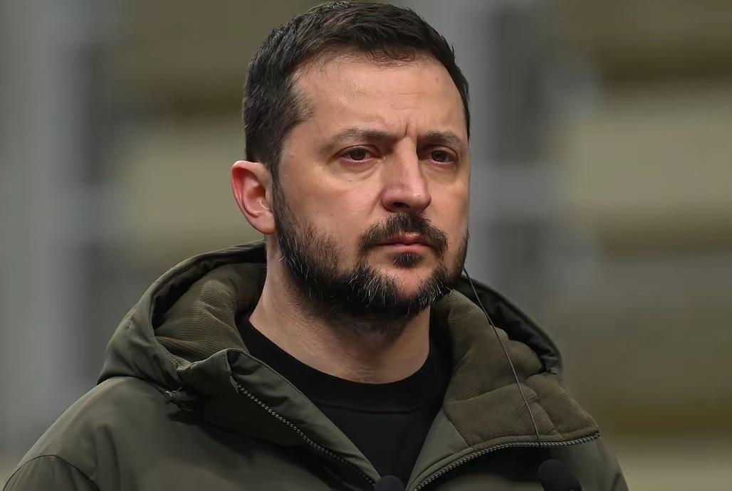 泽连斯基亮出乌方底线，绝不接受领土丢失。泽连斯基在接受媒体采访谈及停战协议时表示