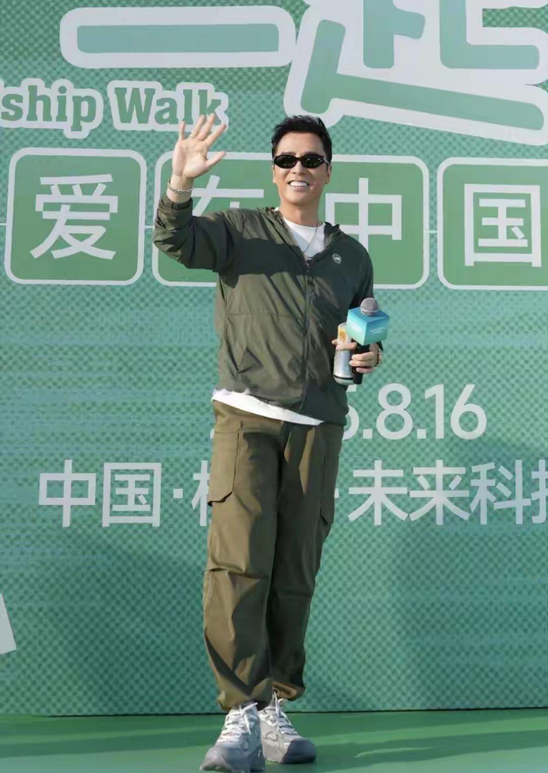 甄子丹参加杭州公益活动，戴着墨镜意气风发又酷又帅！ ​​​