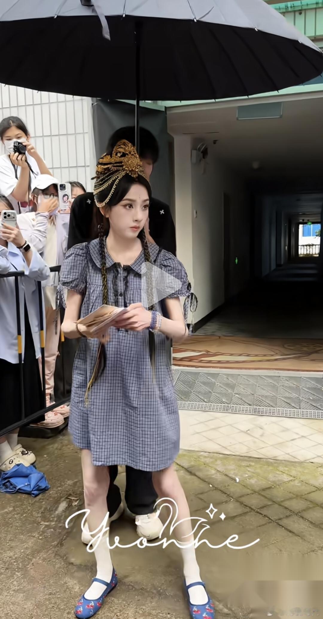 四肢瘦成麻杆了，但脸蛋还是圆润饱满的，宋祖儿这体质也是很神奇了。 话说回来，像宋