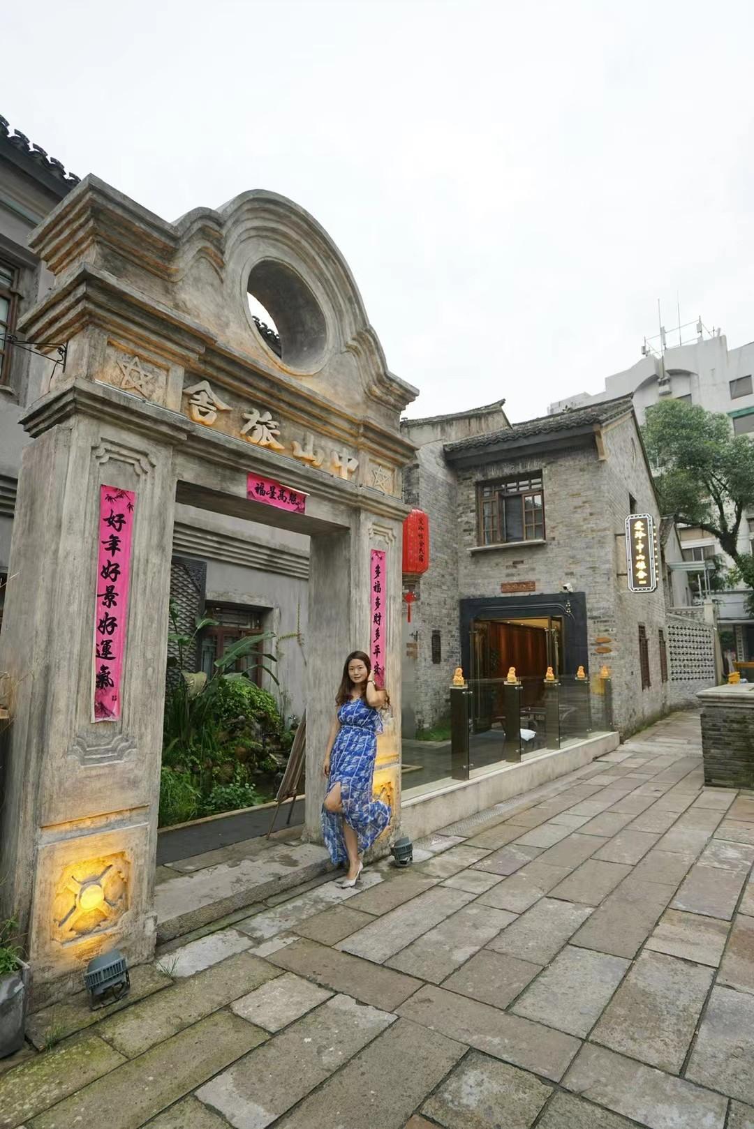 温州公园路慢漫游✨ 躲进爱玲中山雅舍，寻一隅静谧，读《小团圆》里的心事，遇玫瑰般