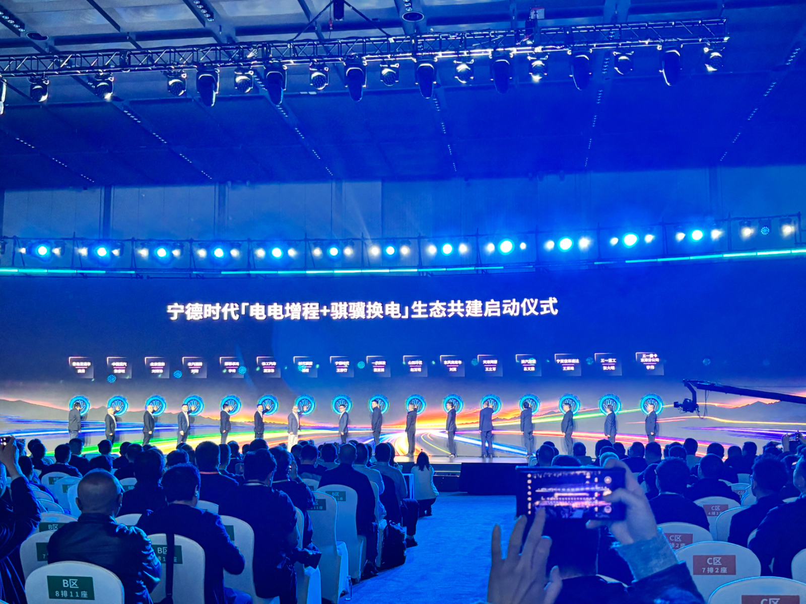 “电电增程”落地重卡，宁德时代欲以双电池模式解决卡车换电痛点