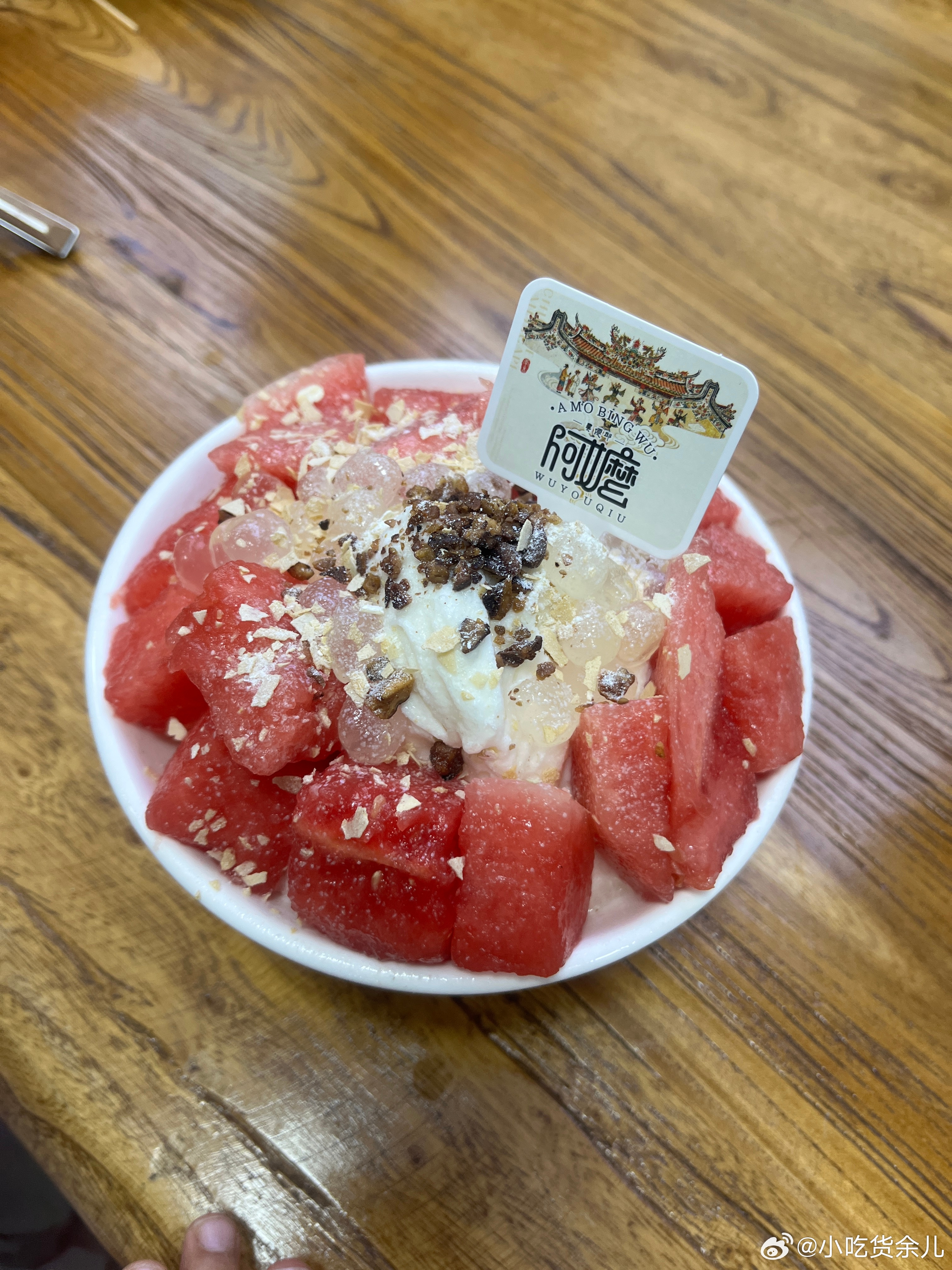 从公园回来，又来刨冰店吃刨冰，味道还行，刚开业，人好多，服务跟不上，桌子都是黏黏