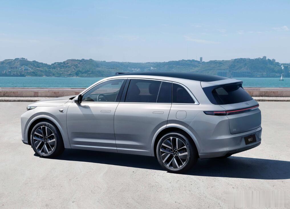 25681辆！理想汽车拿到第二名！在4月造车新势力月交付量排行榜当中，理想汽车连