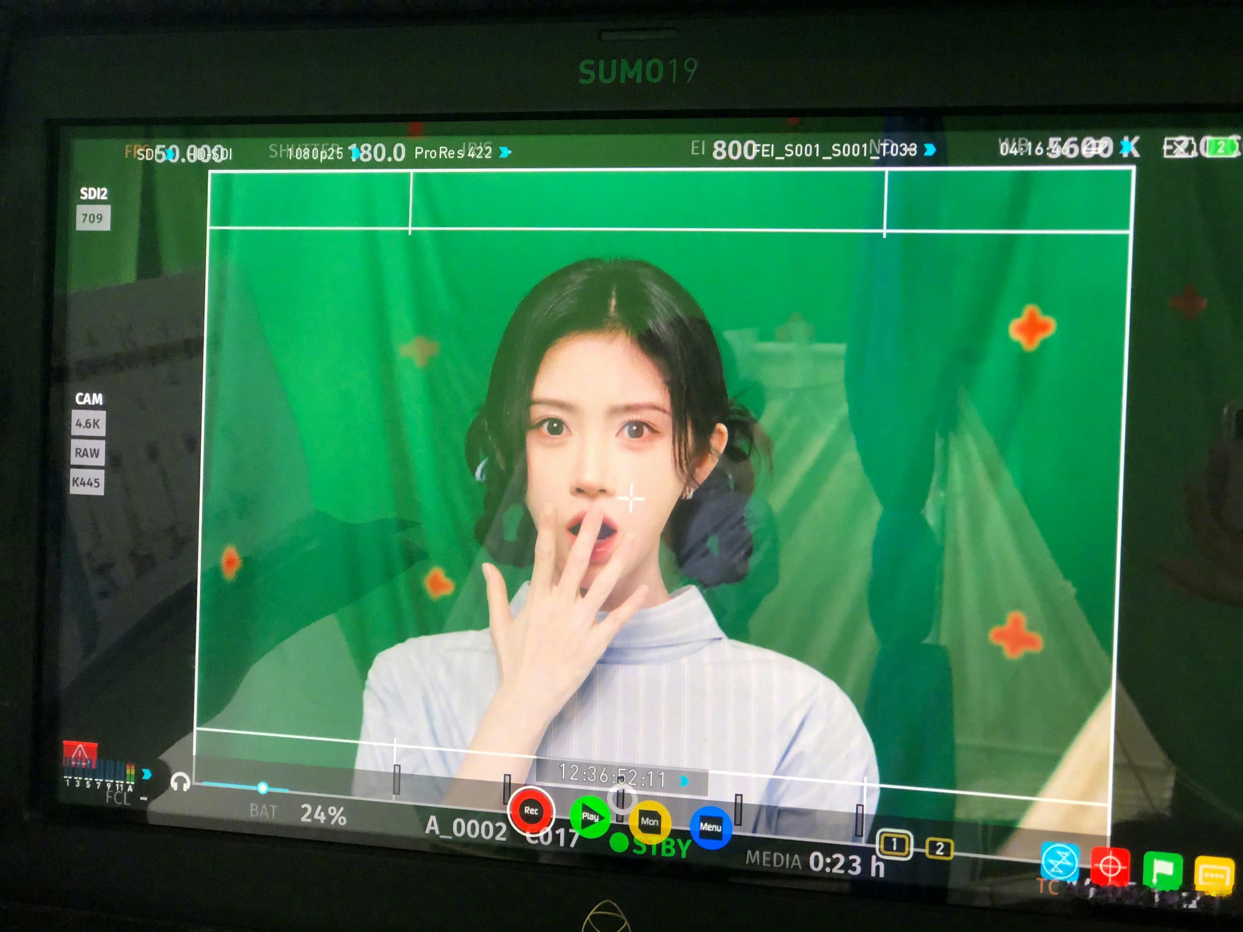 jjy鞠婧祎来战jjy鞠婧祎阿黛“耳机里单曲循环是她的歌 心里所想的也是她鞠婧祎