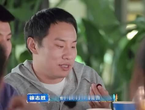 #沈月对张家齐满眼心疼#四岁的宝宝还是上幼儿园都会哭的年纪啊，可是小小的张家齐已经站上三米跳台，别说