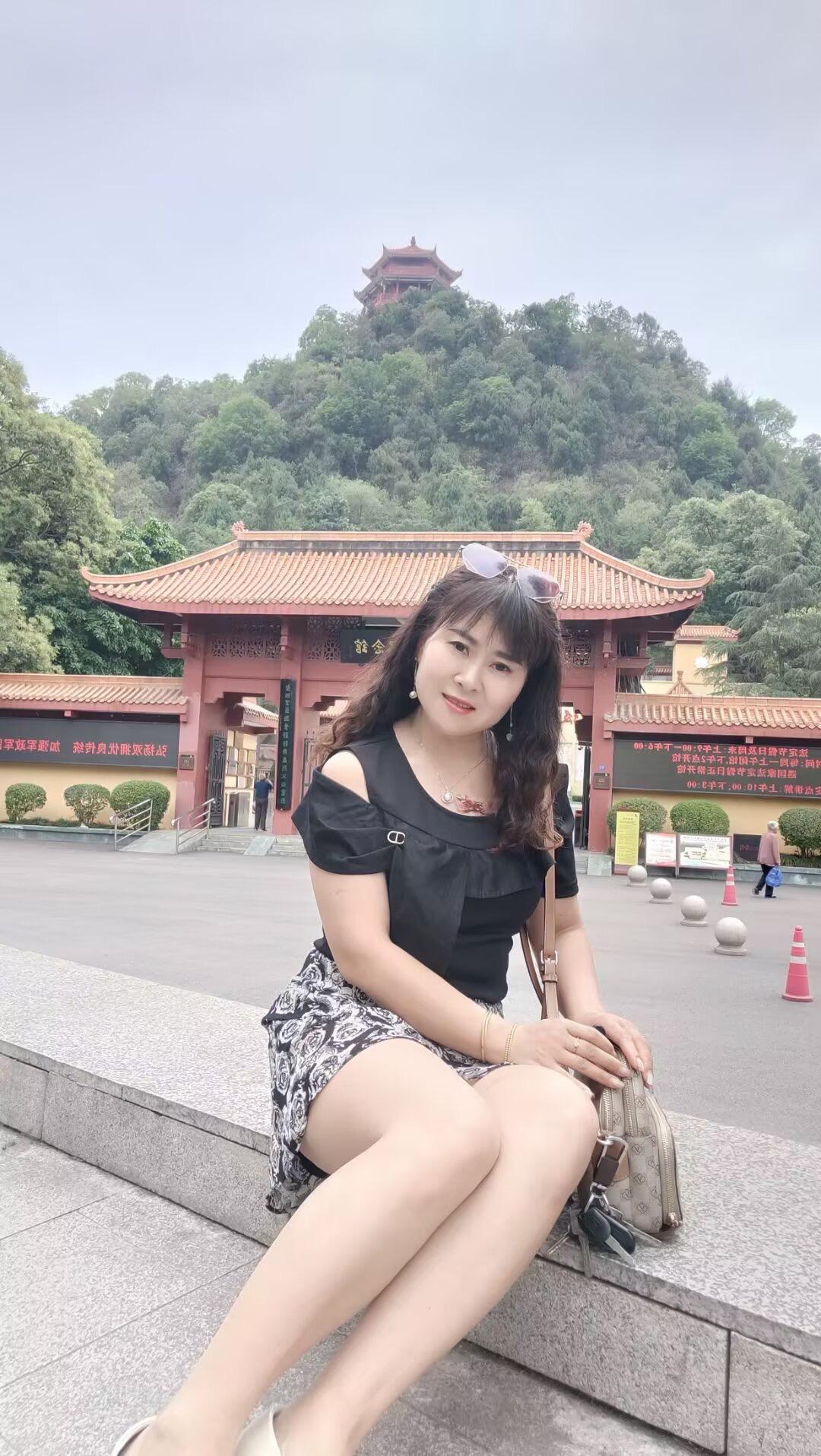 时间磨平了棱角，盗走了青春，剩下的只是一副躯壳，曾经的笑是一种心情，现...