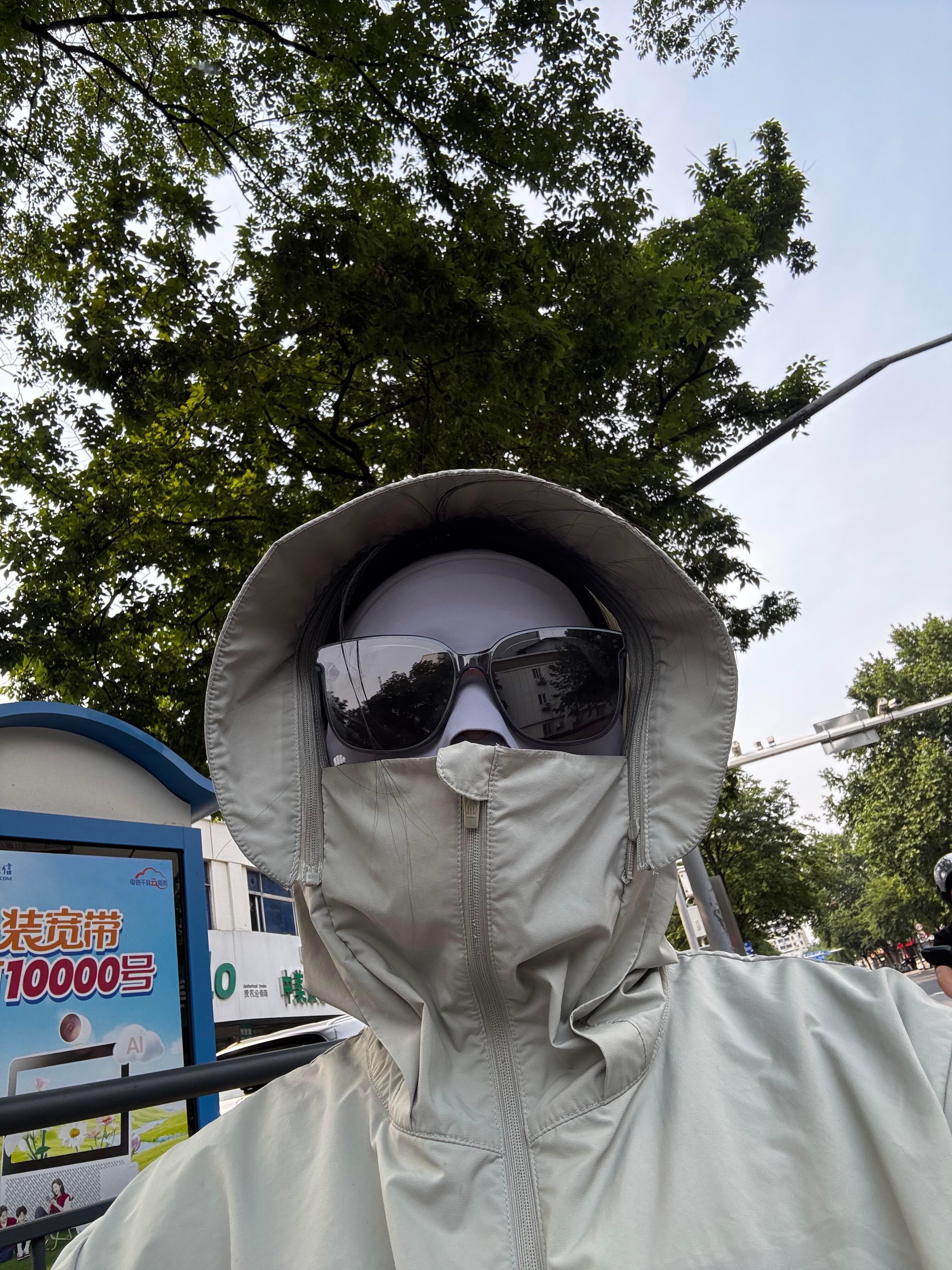 高温之后又开始乱穿衣了真的被这忽冷忽热的天气整破防了前几天还顶着大高温，天天短袖