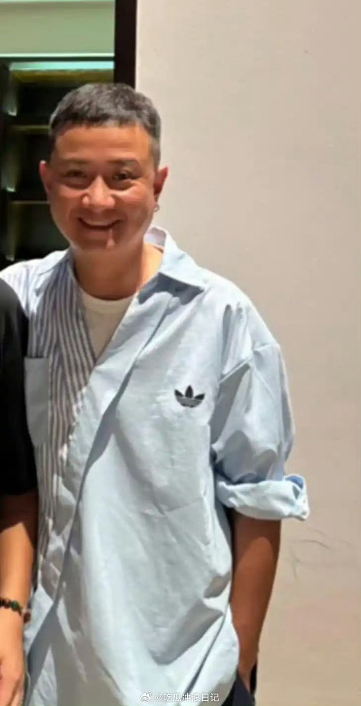 文章老了好多随着年龄增长和生活经历积累，文章的外貌有了明显岁月痕迹，与早年荧幕形