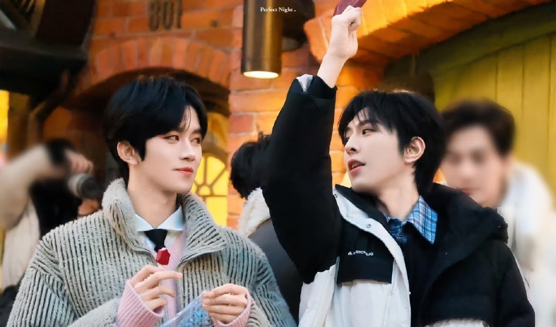 黄星邱鼎杰 影响力他们用努力诠释青春，用作品回应期待。黄星与邱鼎杰不仅在荧幕上配