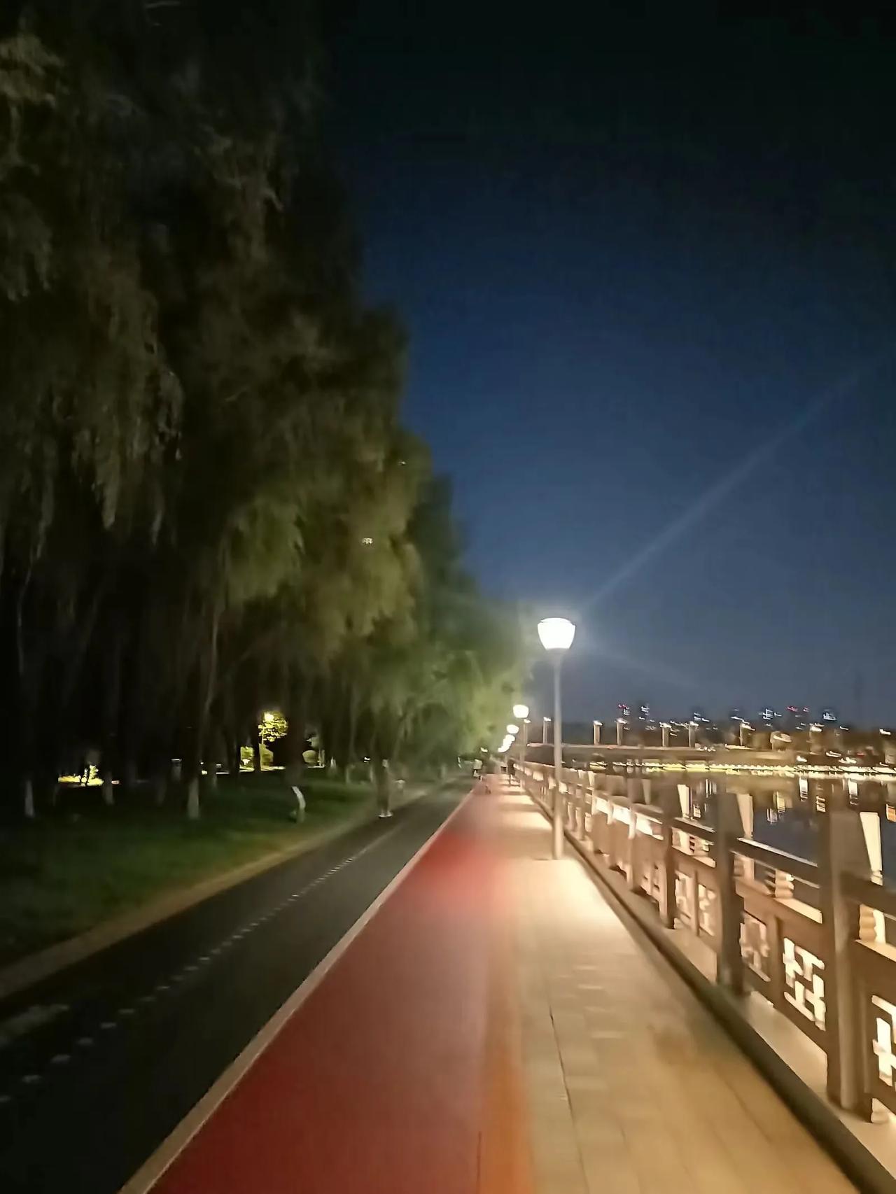 #秋季景色大pk#感觉还是夜晚的景色更美！[灵光一闪][来看我]#美景# 