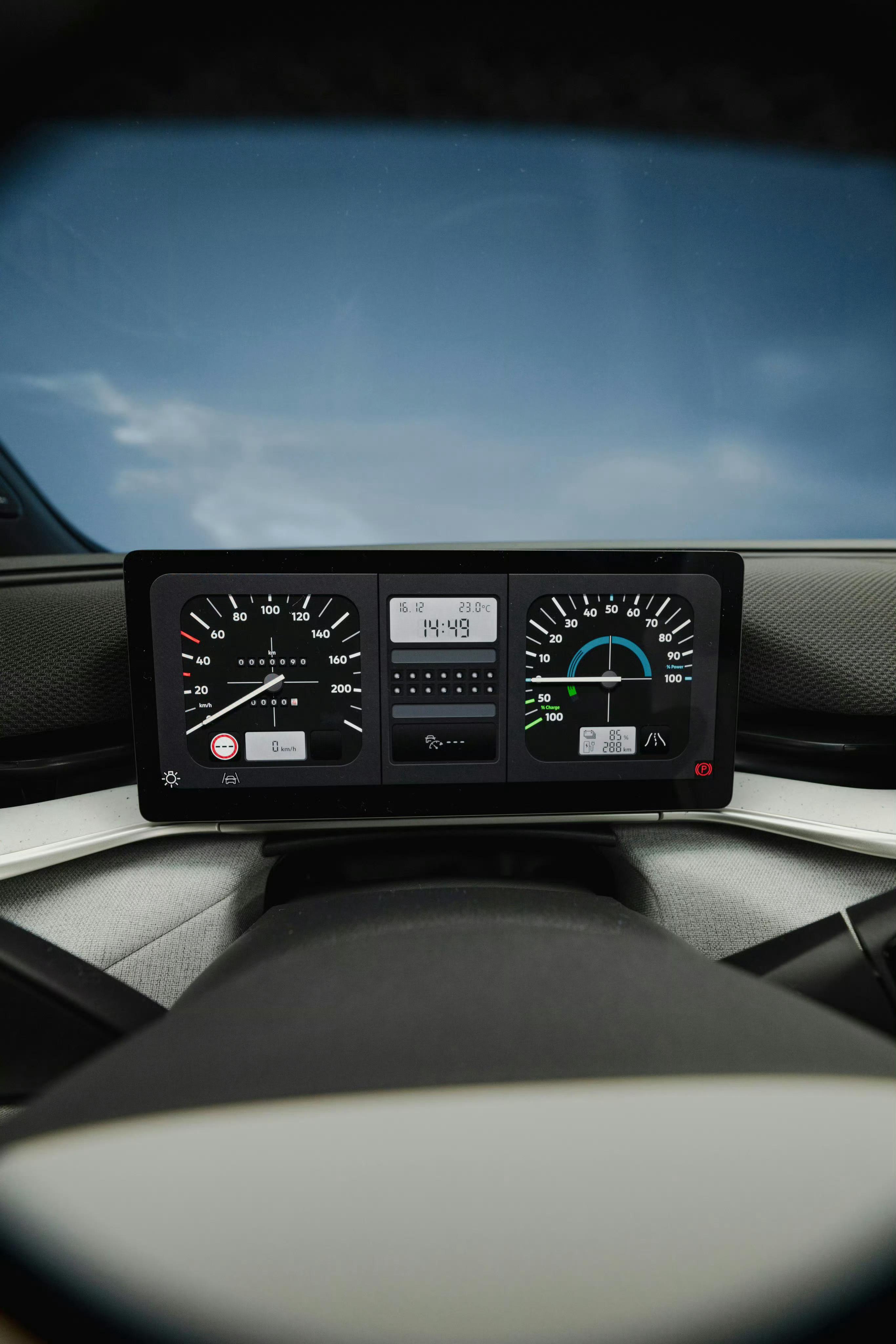 太喜欢 ID POLO 这个仪表了这才是大厂该有的底蕴思绪瞬间回到了桑塔纳时代.