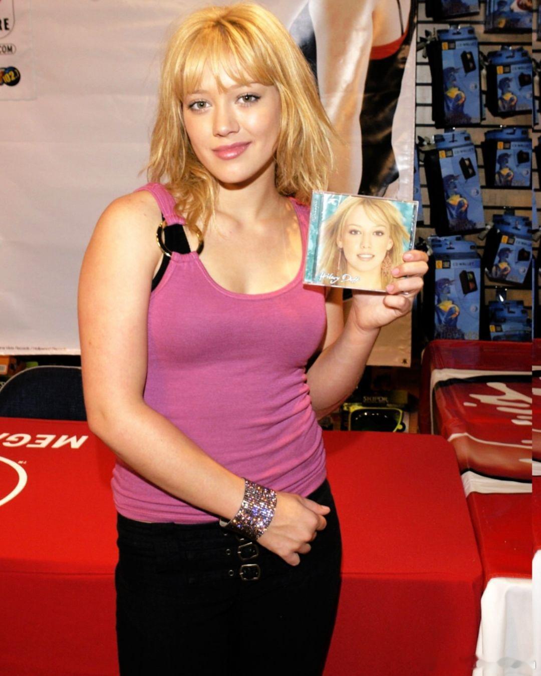 Hilary duff希拉里达芙发文庆祝她的第二张专辑《Metamorphosi