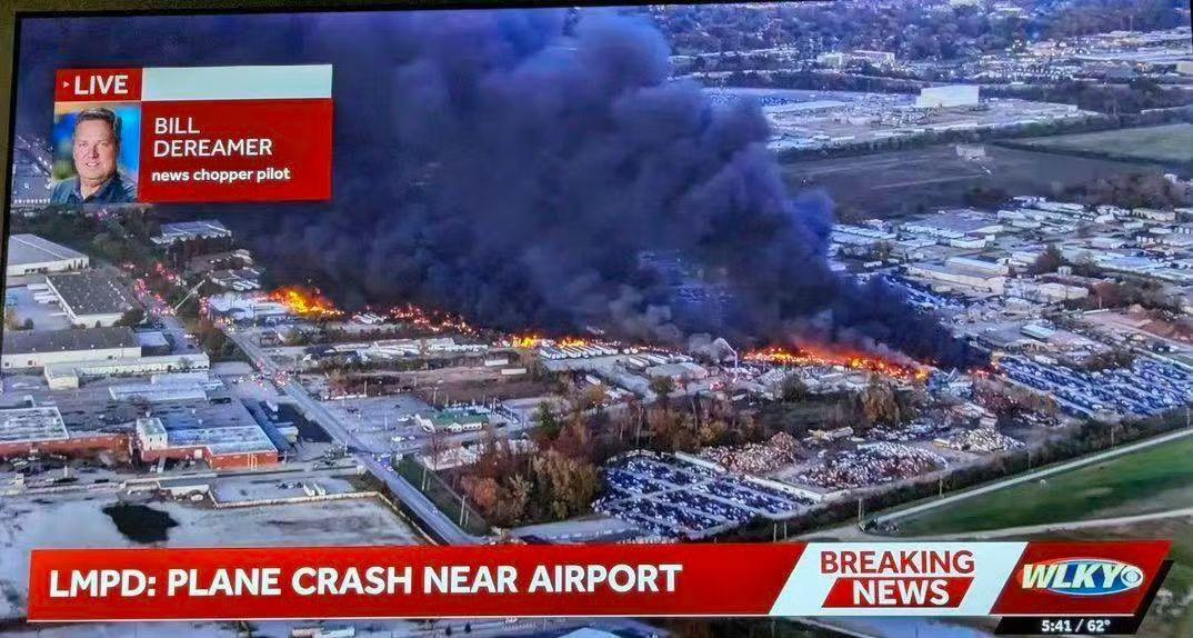 美国机场坠机：34年机龄的隐患谁来担？
当地时间11月4日，美国肯塔基州一机场，