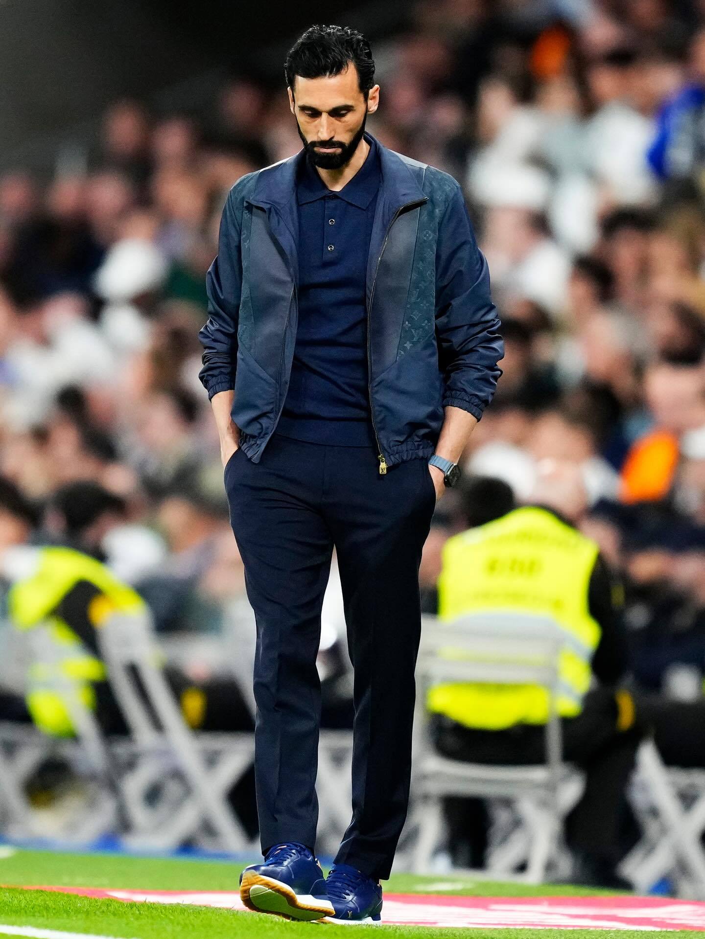 贝林点赞了一条versus称赞阿韦洛亚穿搭的帖子🤣versus：阿尔瓦罗·阿韦