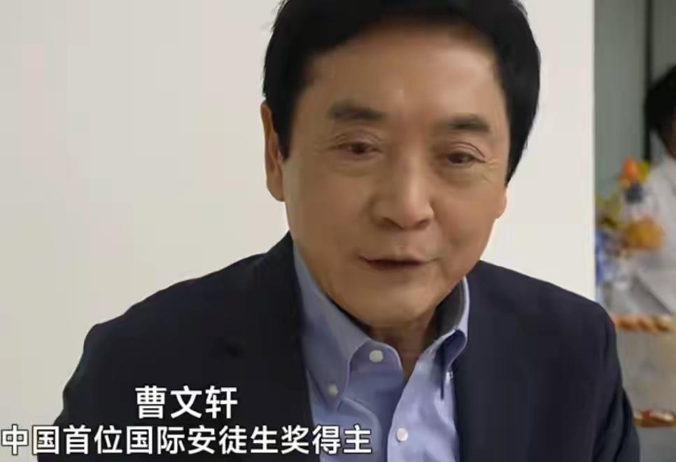 “毒教材”为啥能一路过审，
课本、童书本来是给孩子打底子的，结果像人教版的插图、