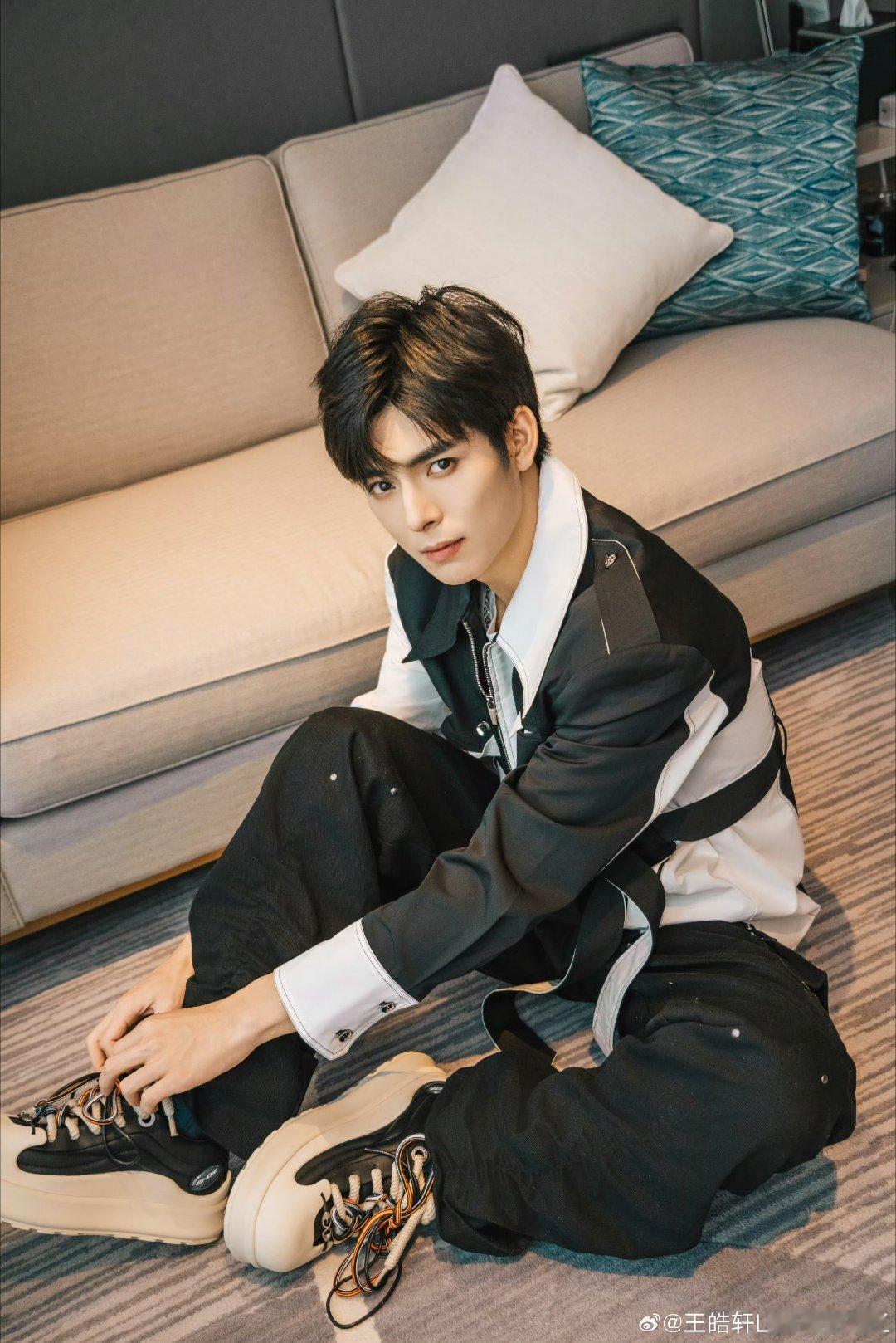 whx 晚安我对世界说晚安，唯独对你说喜欢