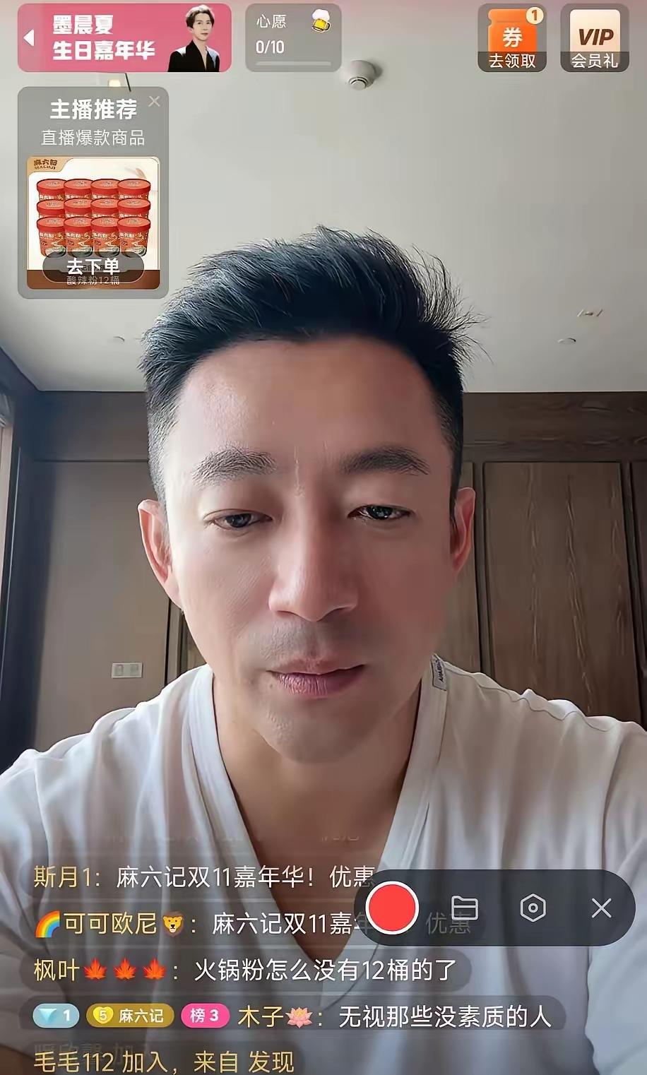 汪小菲这次的反应有点出乎意料。

直播间有人问起小S获金钟奖的事，他只淡淡回了句