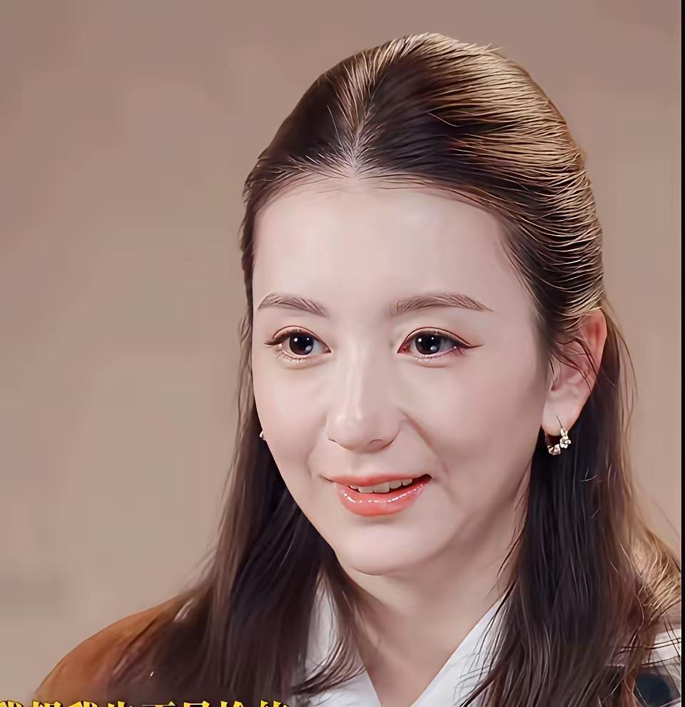 表情可以骗人，眼神骗不了人，
方媛可能没那么幸福。
​方媛今年38岁，生了三个女