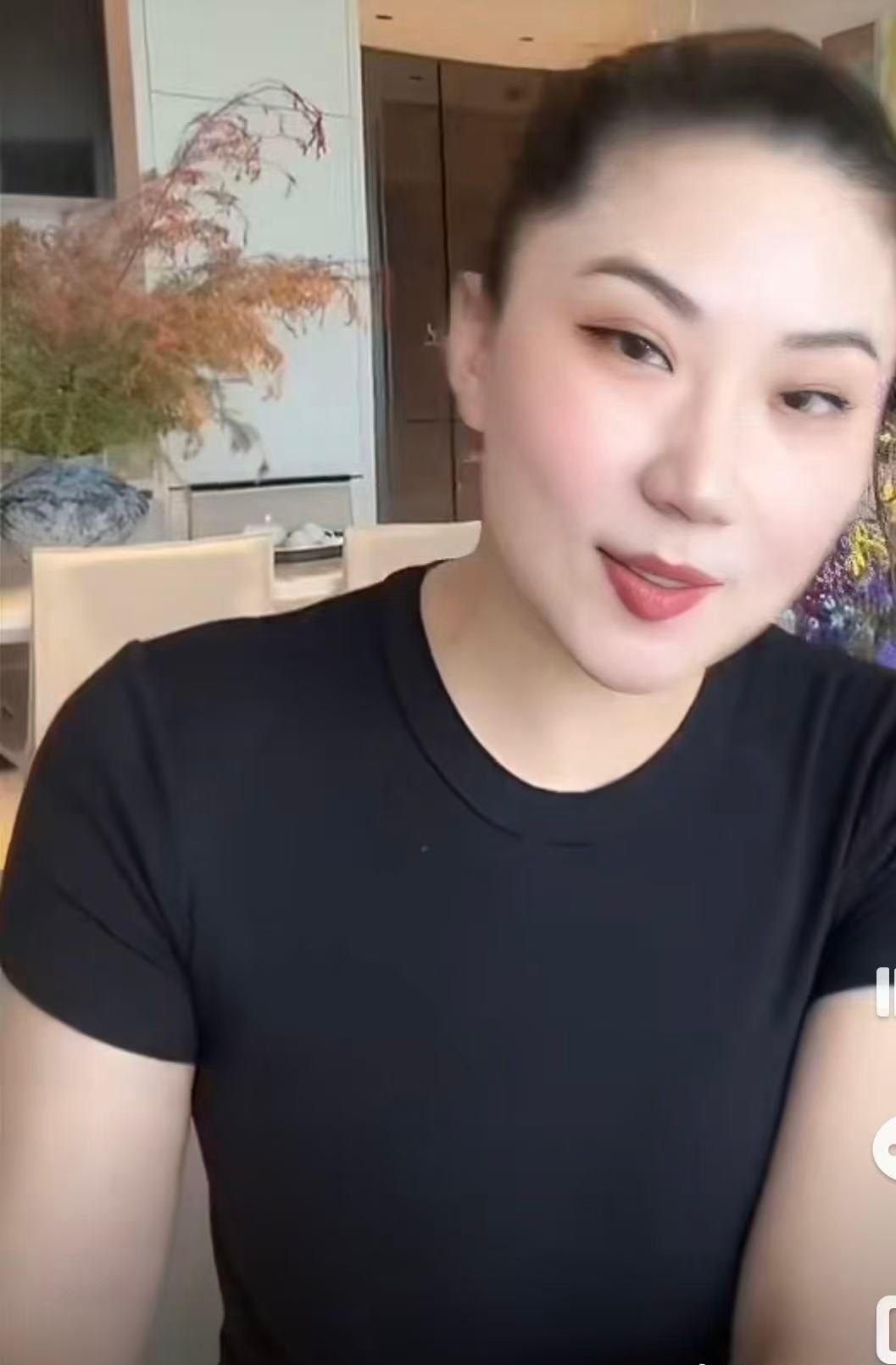 听闻Coco直播透露七天瘦五斤，不免心生感慨。持续萦绕的伤感让她茶饭不思，足以证