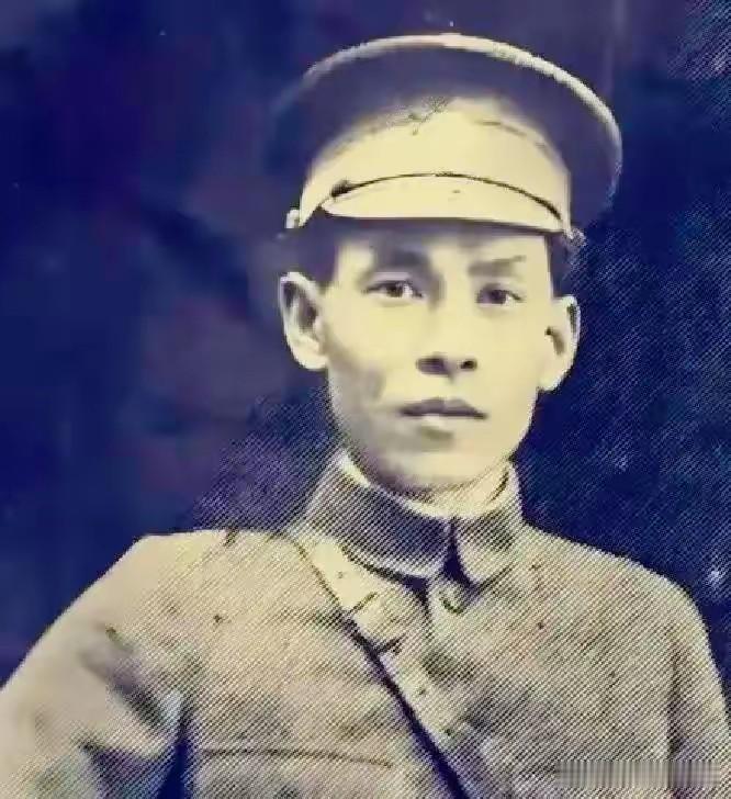 1921年上海滩惊天屈辱：为救黄金荣，杜月笙当众下跪，从此彻底翻盘上位
 
熟悉