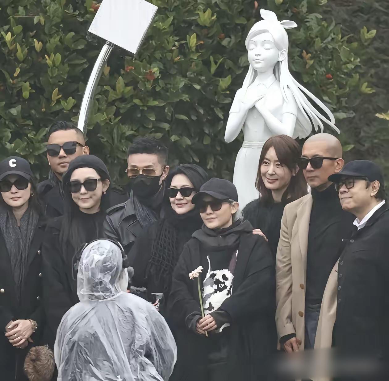 这个雕像跟大S有一点像？