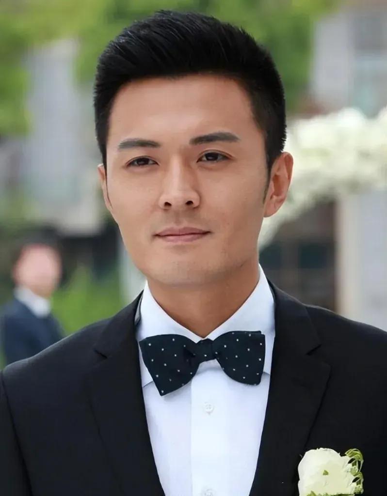 于谨维，原名于小伟，但人们还习惯称他″高圆圆前男友