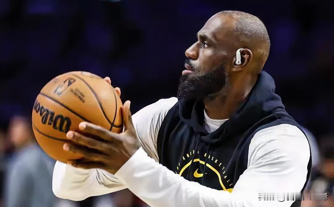 别纠结去哪队了！网友支招：詹姆斯直接收购一支NBA球队
 
真的要被詹姆斯休赛期