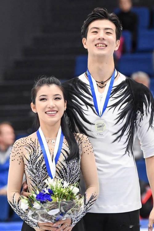 好久没看到他俩了，非常喜欢的一对冰舞组合，刚搜了一下，才知道柳鑫宇前一段病了。他