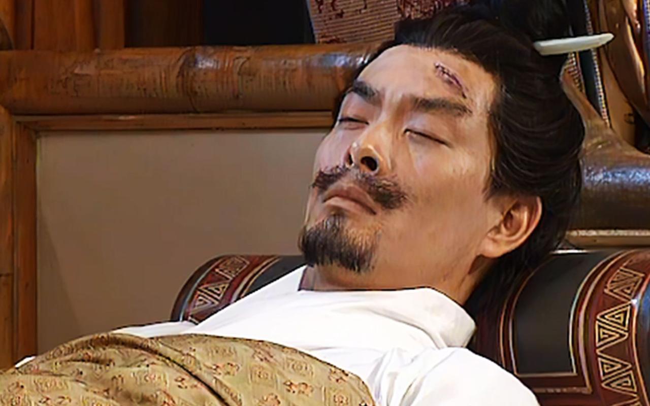 孙策明明有儿子，但为何把权位传给了孙权？
 
从当时的局势来看，“主少国疑”是一