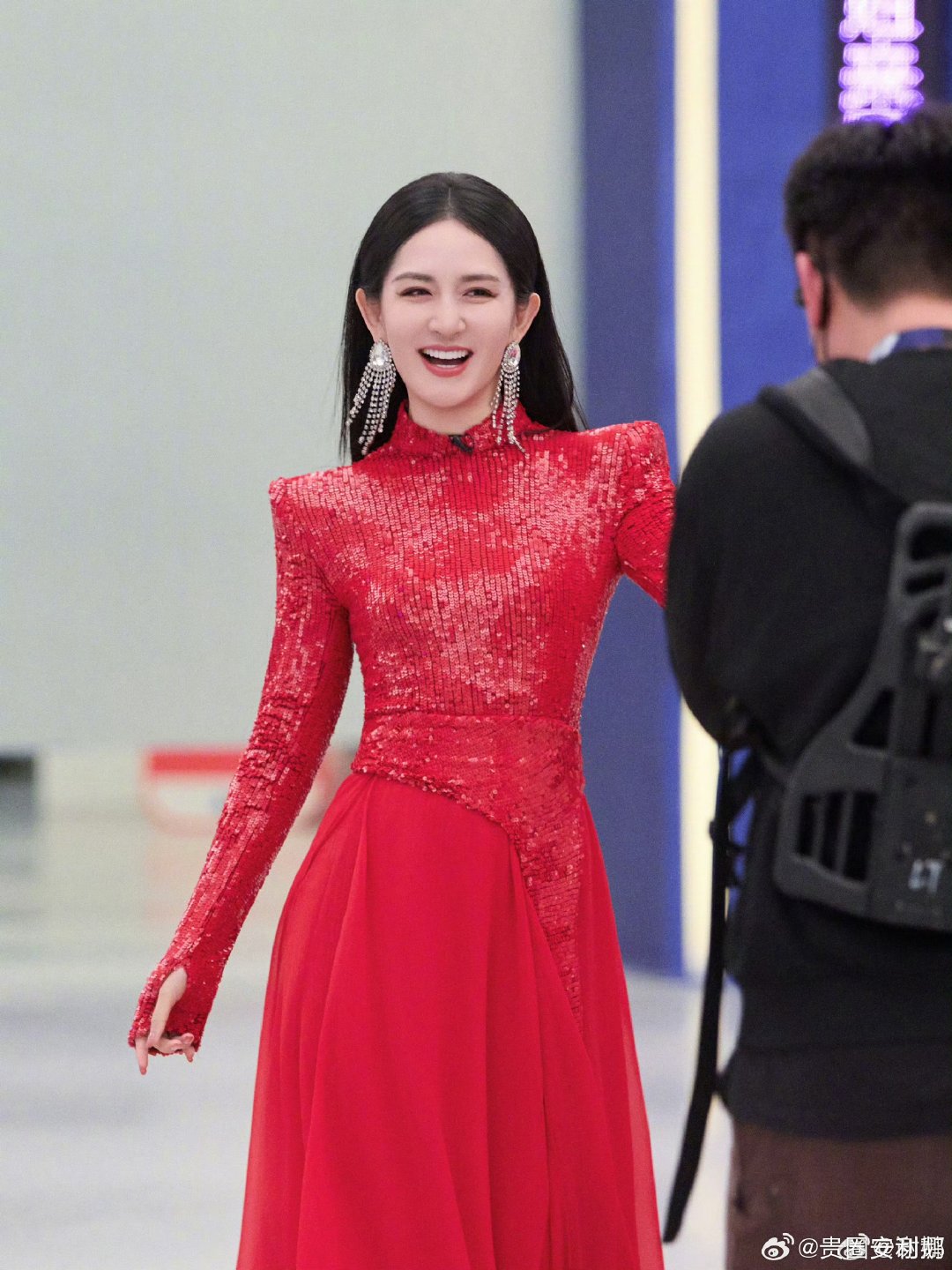 谢娜好像赔笑表情包我看闺蜜rap就谢娜这样颜值在线，情商超高，控场超强，谢娜凭实