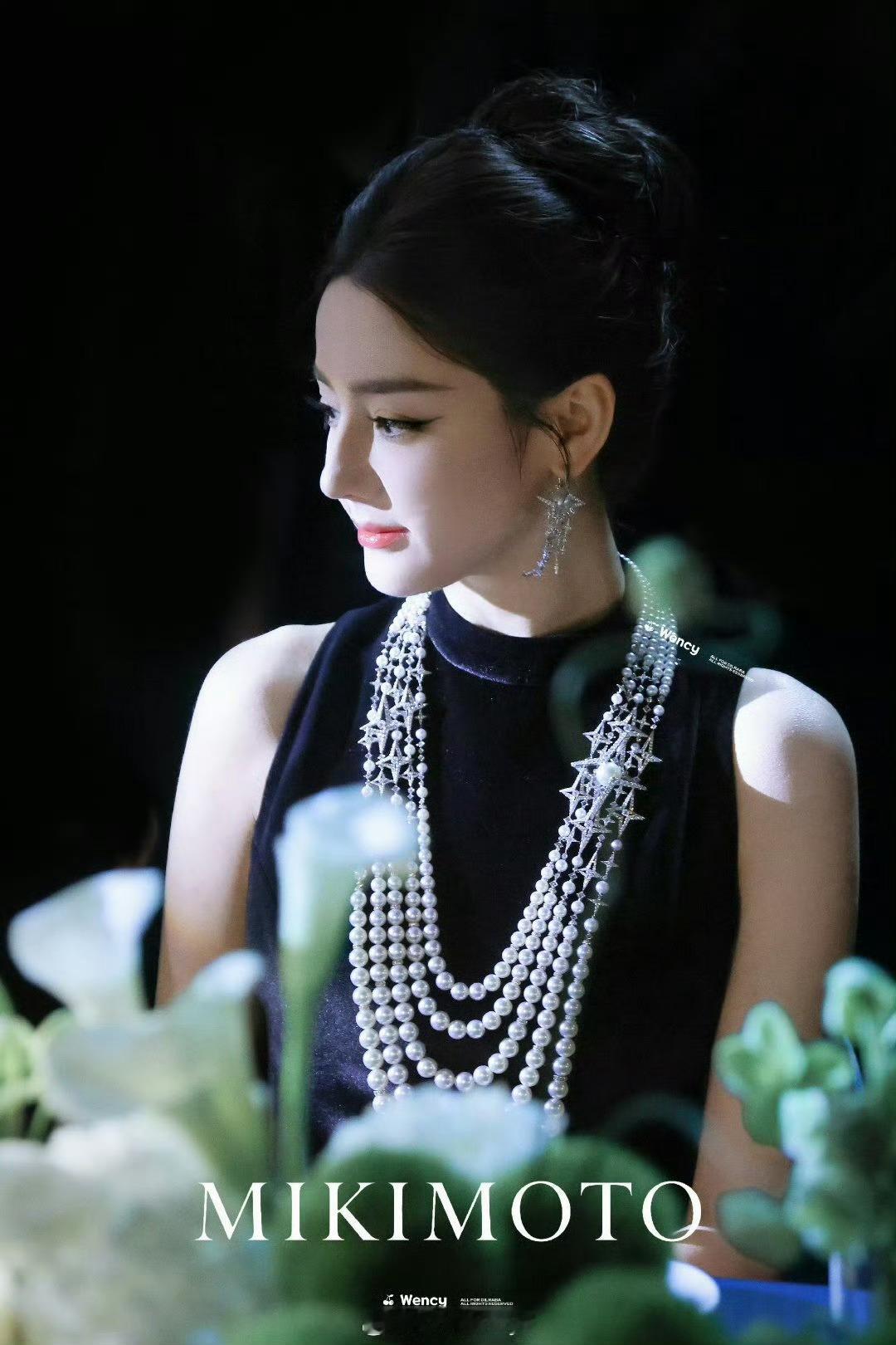 迪丽热巴宋威龙碰杯御木本严选 迪丽热巴你咋这么美 