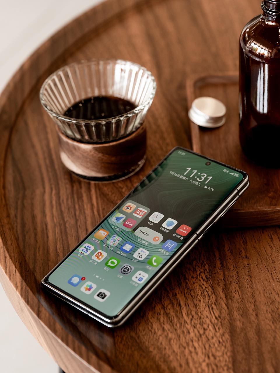 作为颜粉，华为Mate X5的手机配色真的是太让我心动了。每个颜色彰显的格调和品