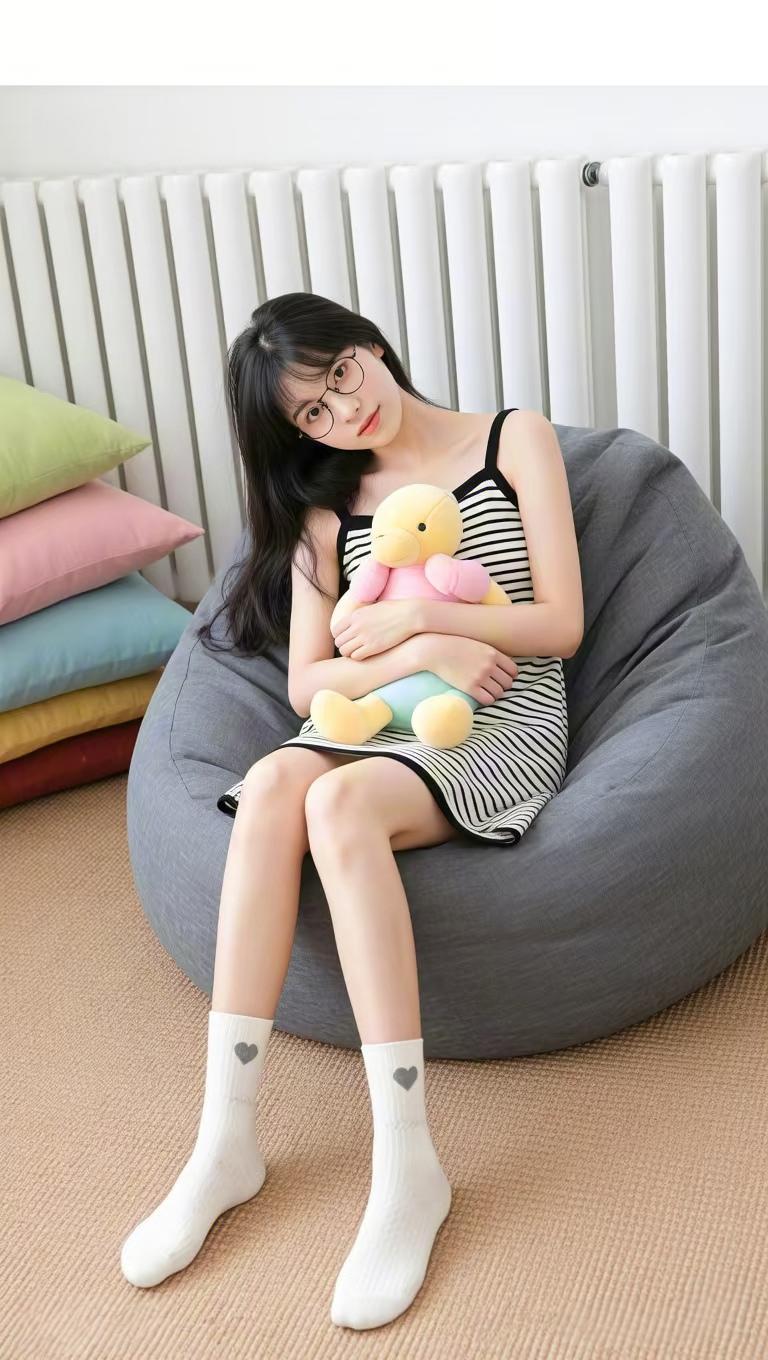 可不可爱女生穿棉袜好看吗 如何拍摄女孩萌萌的感觉 小清新的写真怎么选择拍摄场景 