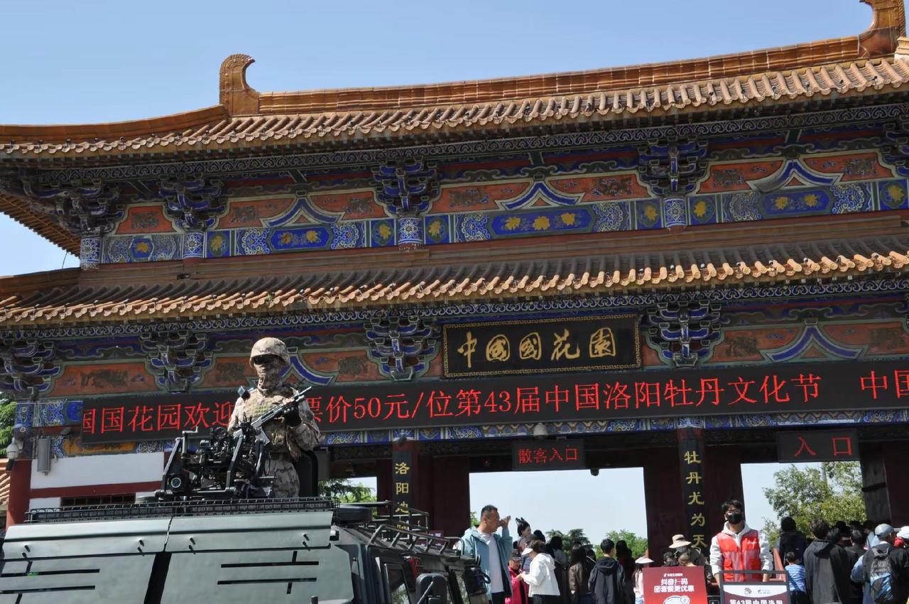 门票50块，60岁以上免门票，退役军人免门票！性价比超值，快了2小时，慢了3个小