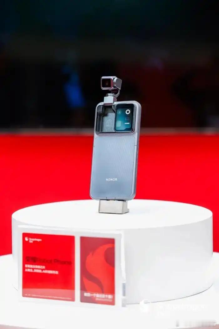 荣耀robot phone 最大的好处就是对于创作者，可以直接剪，直接发，不用数