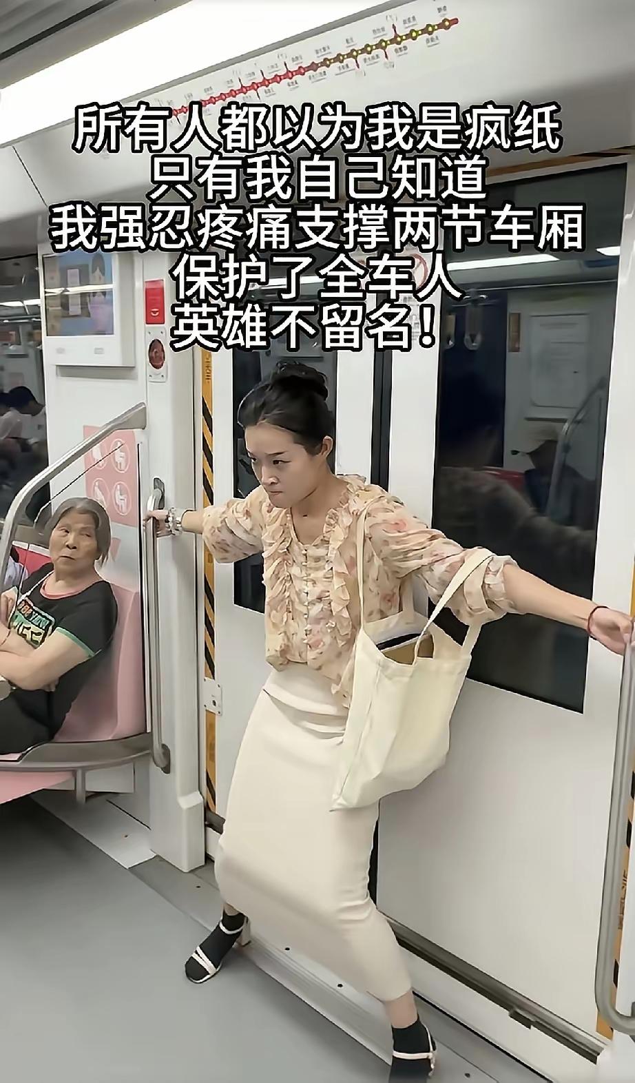 这样被门夹住了吧。。。。。。。