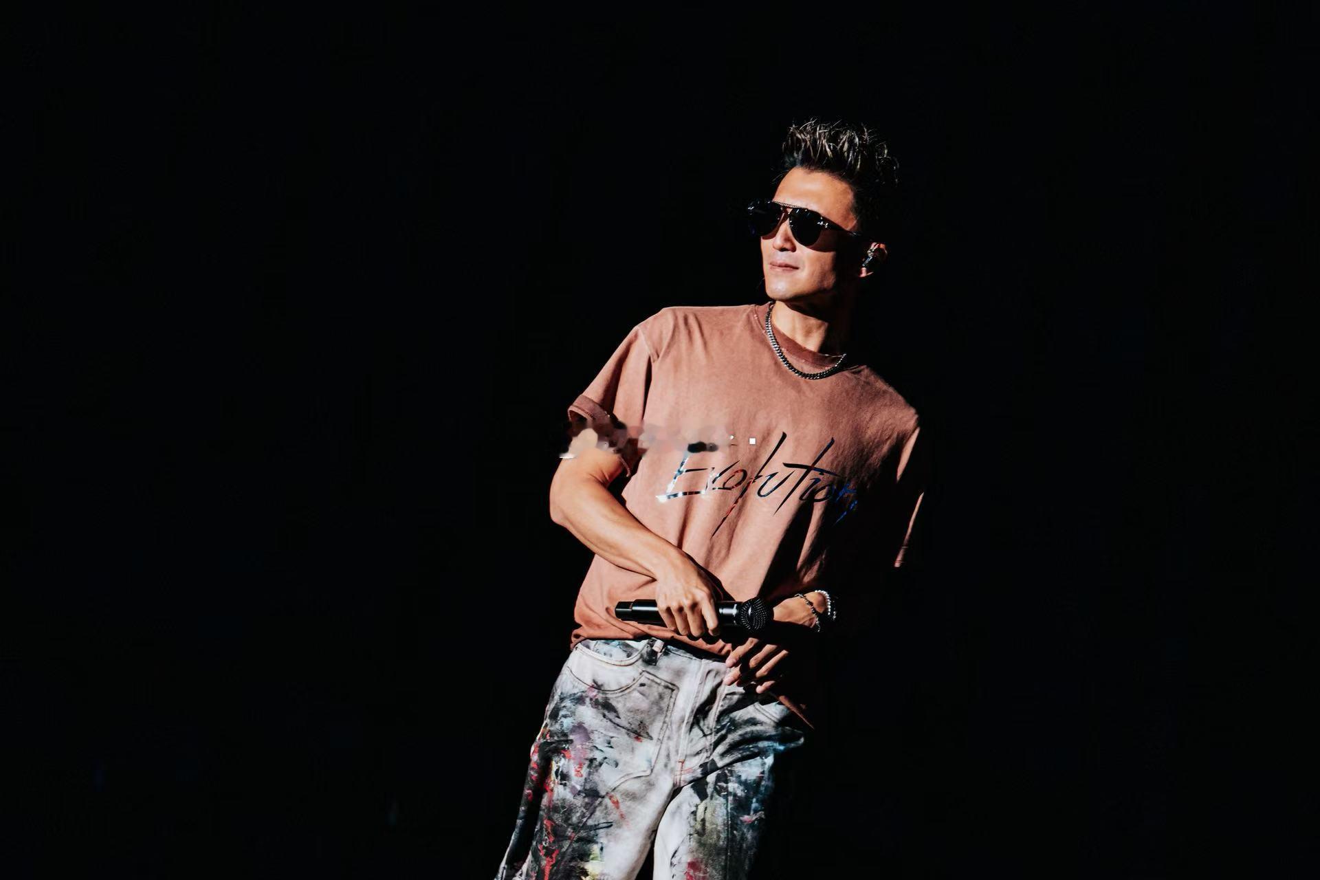 好好好，我这次真的等来了 2026进化演唱会官宣！第一场深圳站就在3月21-22