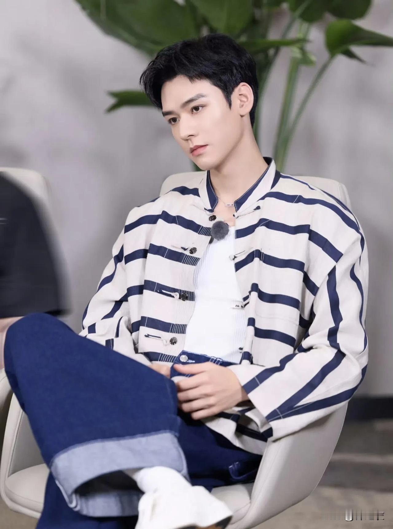 花少七这一季让我对龚俊刮目相看，以前的印象就是他的演技还行吧，看着人挺好看就是憨