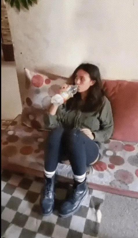 中以混血女孩诺雅很不幸，被哈马斯掠走，但是，她又是幸运的，因为那一半中国血统救了