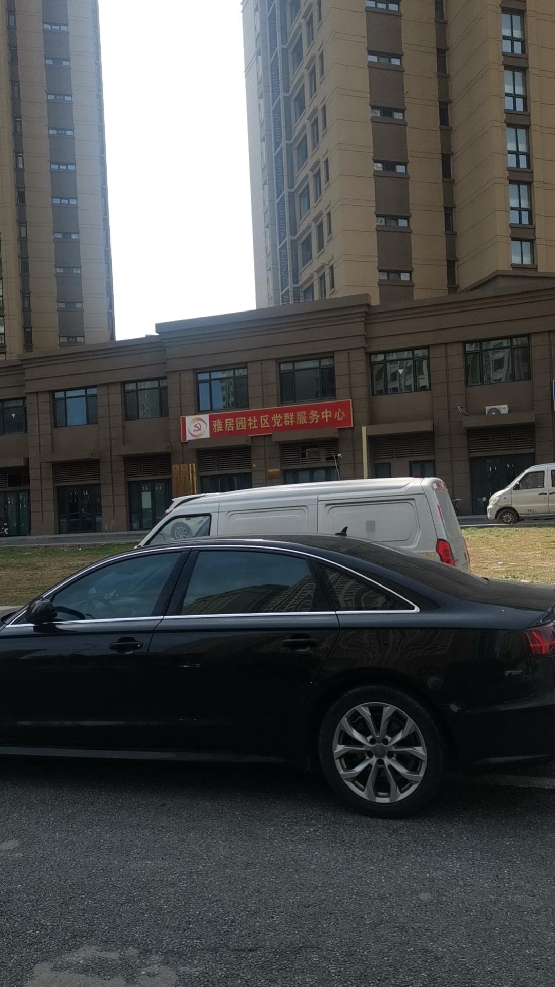 年轻人工作都不稳定，结婚省的，以后养孩子，赡养老人，花大头还在后边