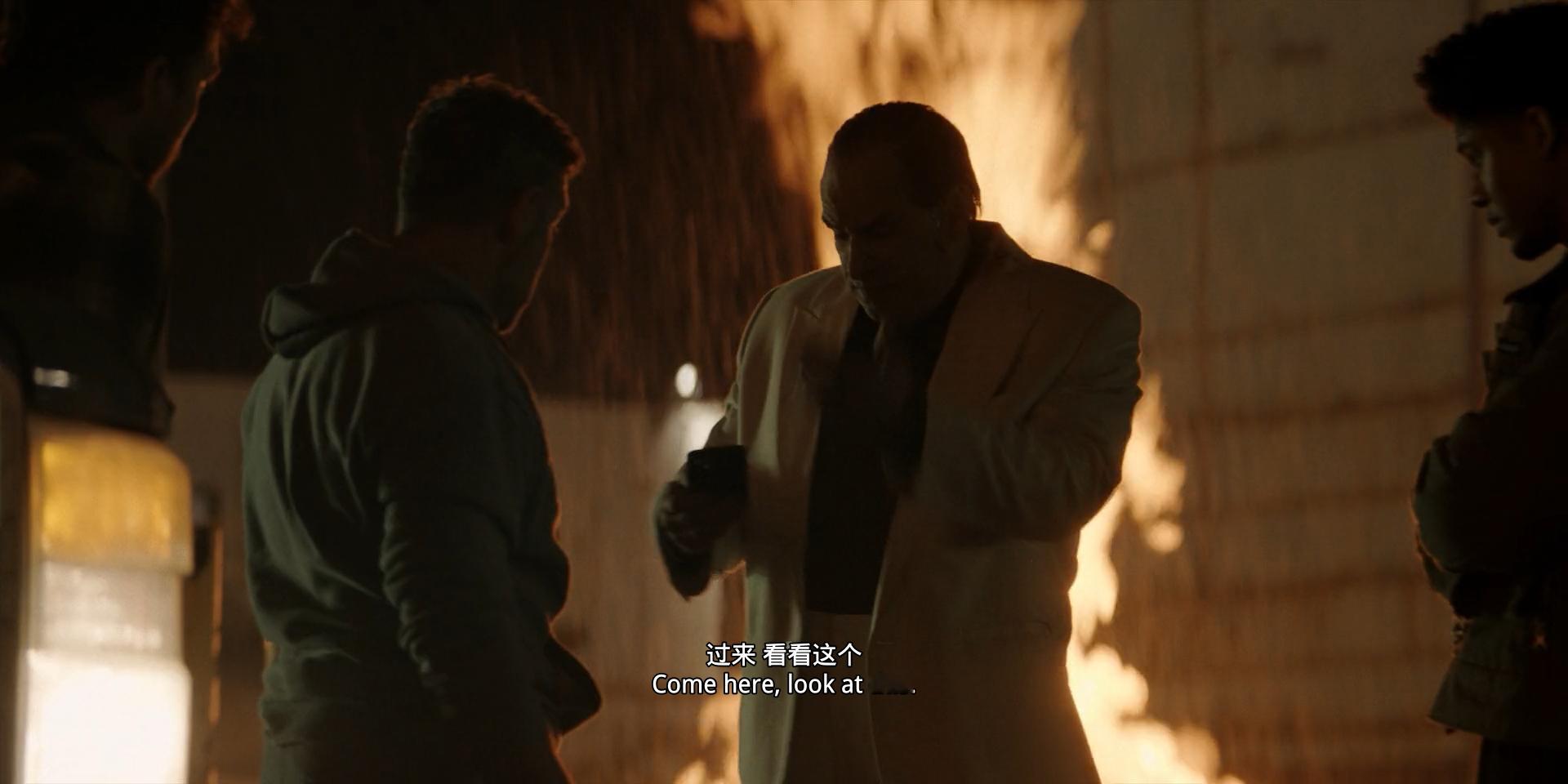 企鹅人随手拿出智能手机，打开了TikTok，多少还是有些违和的[允悲] ​​​