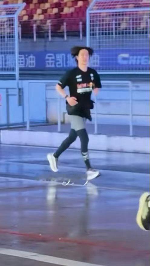 真的被我鸨笑疯了，这是啥跟啥啊