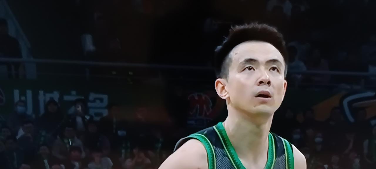 杜峰今晚可能开始后悔了，今晚看完辽宁全运会男篮与四川全运会男篮的比赛，广东拼多多