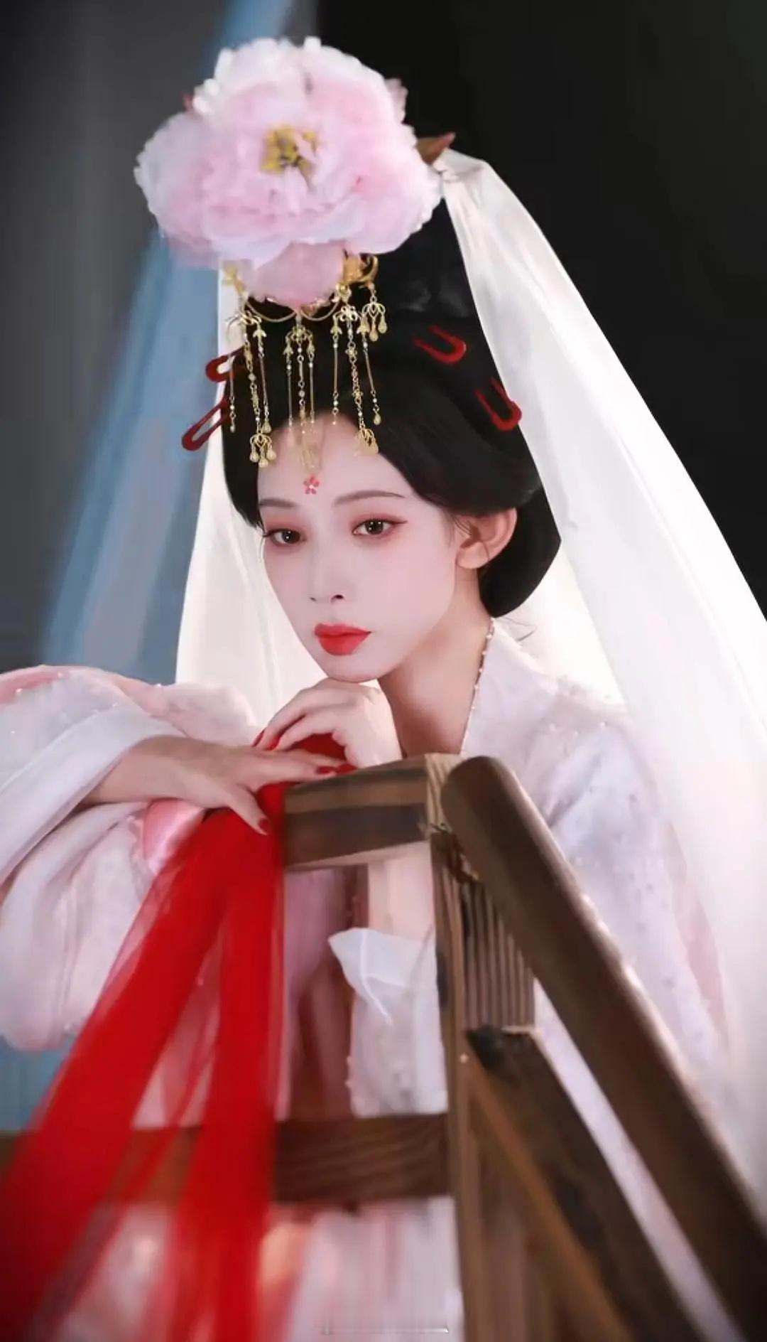 孟子义 陈都灵相似唐代簪花妆造🈶，友友们觉得谁赢了？ ​​​