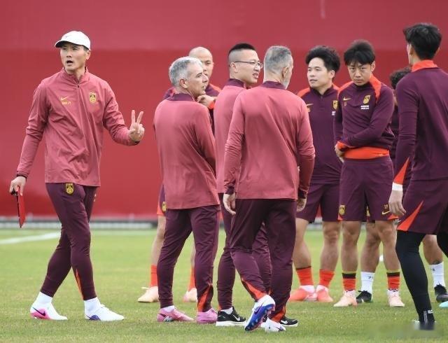 邵佳一对国足三周的集训满意当地时间1月26日傍晚，中国男足国家队与乌兹别克斯坦队