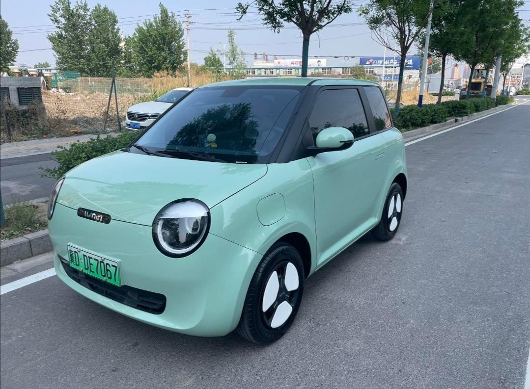 电动汽车闪充电和快充电有哪些区别？
电动汽车闪充电和快充电差别还挺大。闪充电那速