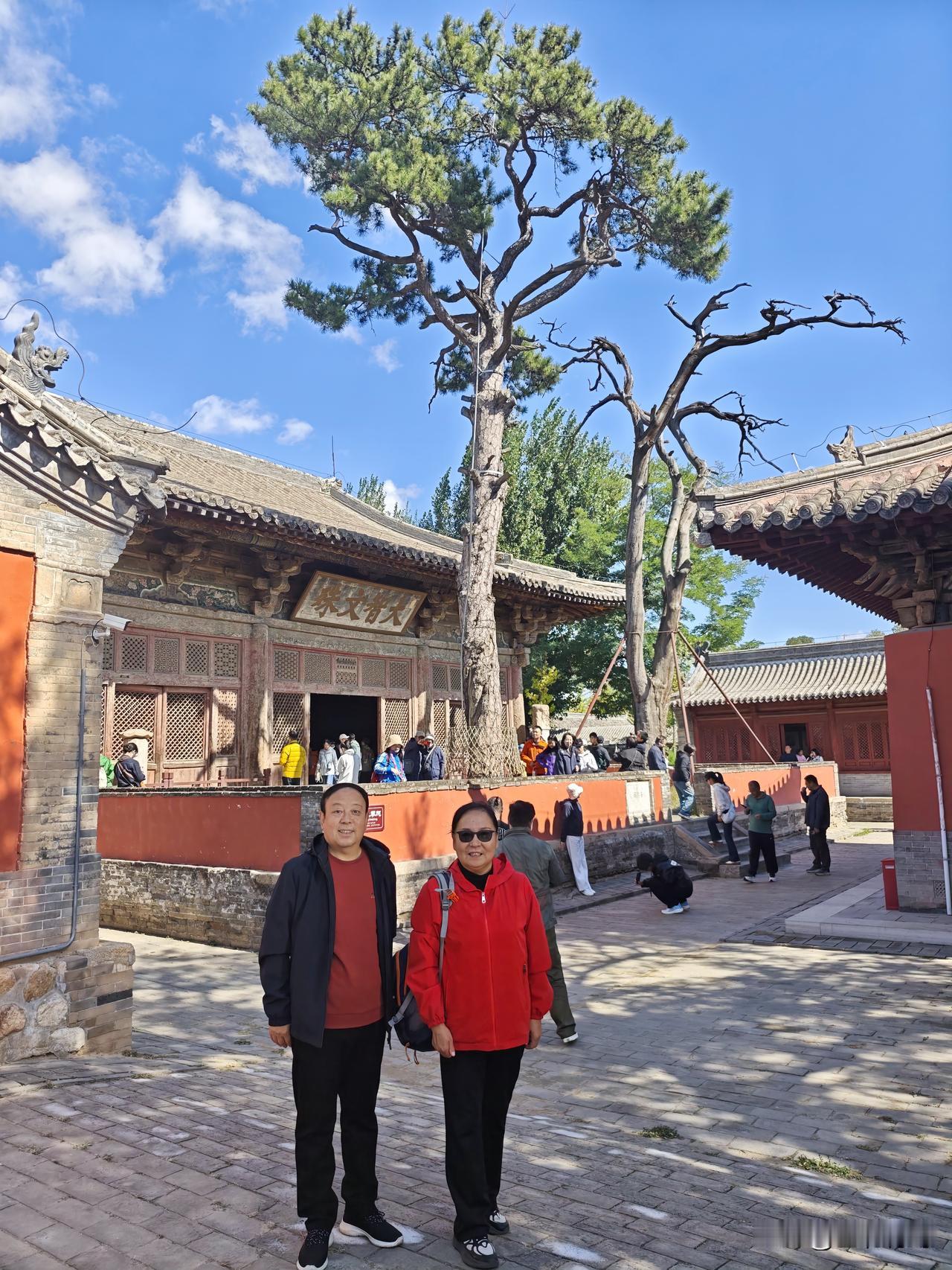 保定涞源是张家口的邻居，涞源有个阁院寺，在县城的西侧，专门去不一定值得，往返途中