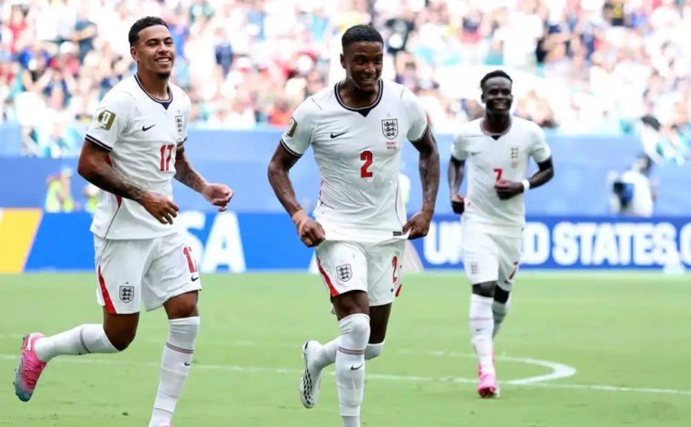 法国4比6英格兰第一，战意差才是原罪。法国那半场0-4我真看傻了，更衣室摆烂传闻