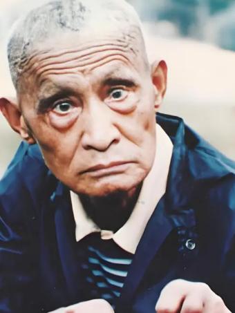 1930年，武术家万籁声在上海与德国拳击家克利比武，克利对万籁声说：“这瘦猴能接